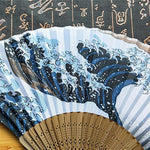 Éventail à main, Bambou et satin, La grande vague de Kanawaga d'Hokusai